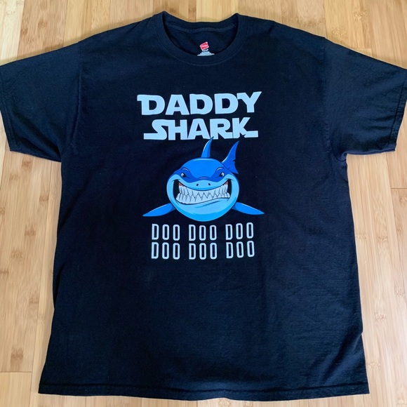 Hanes Other - Day Shark black tee